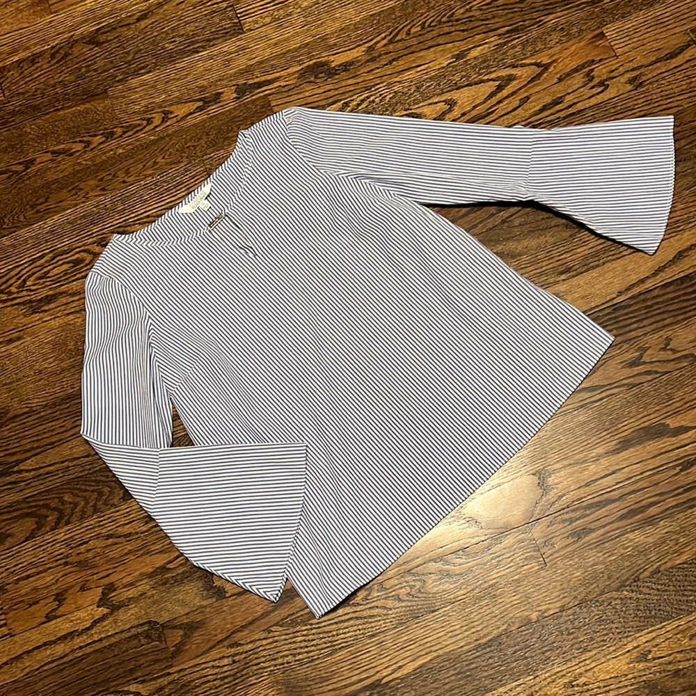 Ellen Tracy blue and white striped top. Size medium.